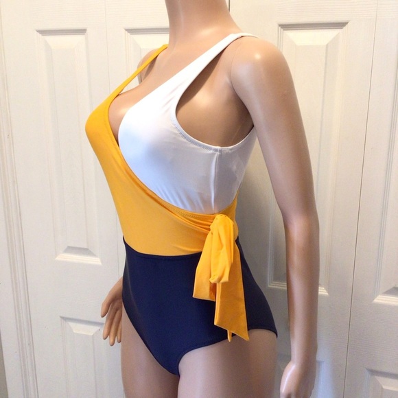 Cupshe Womens Colorblock Wrap Crossover Side Tie 1pc Swimsuit Size Medium - Picture 2 of 8
